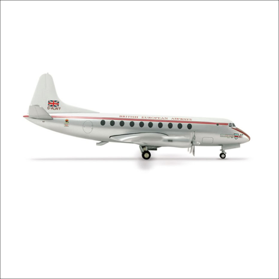 Zijaanzicht van een zilverklerig  Vickers Viscount vliegtuig (Herpa Wings schaalmodel) met rode en zwarte strepen, staand op een witte achtergrond.